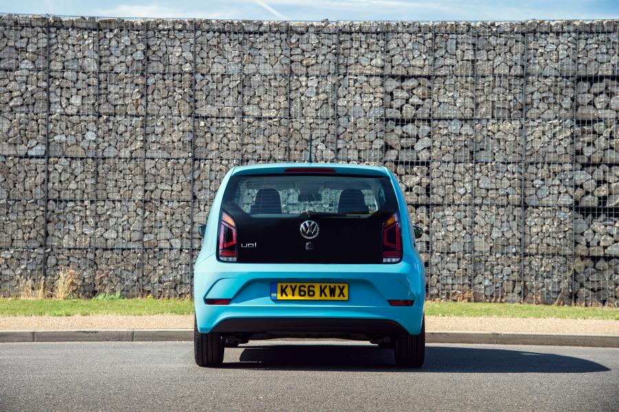  Volkswagen move up! 3-Door 2016 года  (UK) (фото 7 из 16)